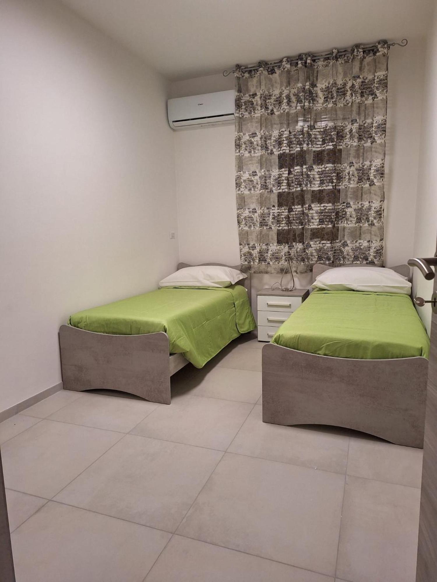 Desy Apartment Syracuse Bagian luar foto