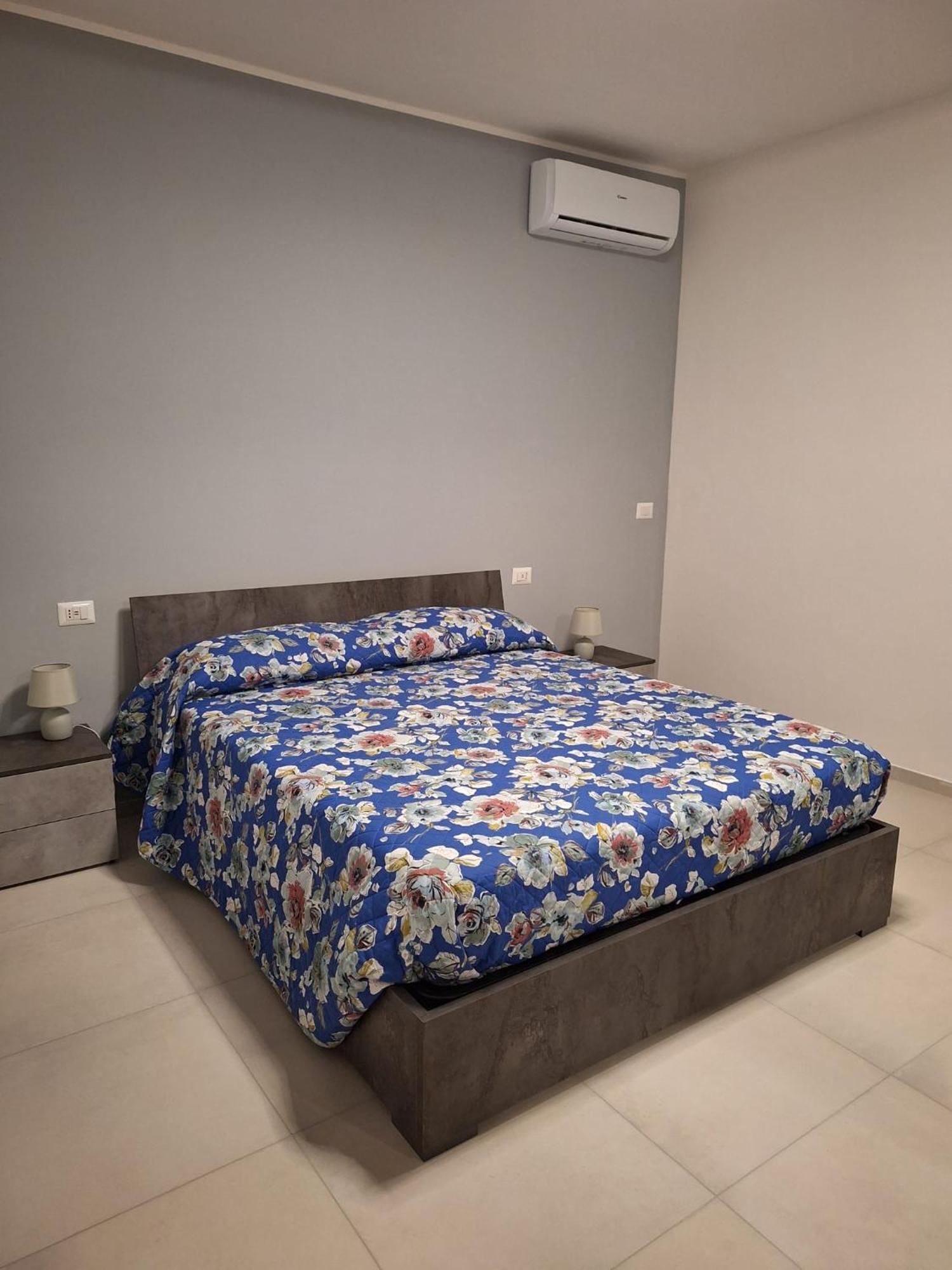 Desy Apartment Syracuse Bagian luar foto